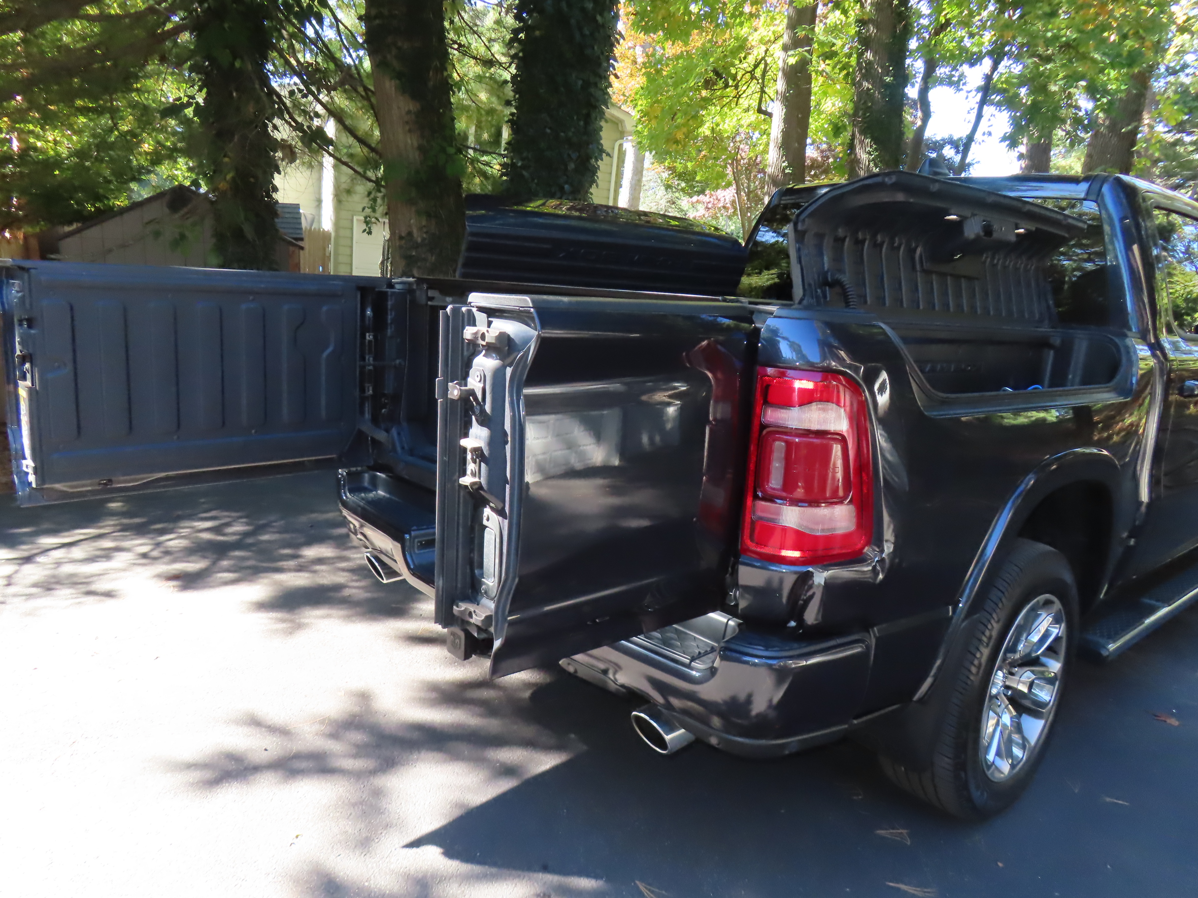 Used 2020 RAM 1500 Laramie AWD/4WD image 6