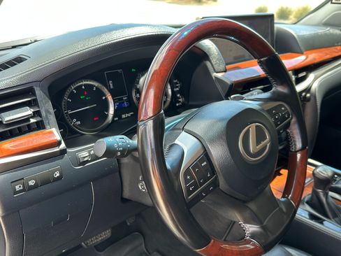 Used 2021 Lexus LX 570 4WD w/ Luxury Package image 16