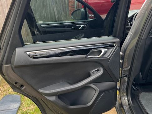 Used 2015 Porsche Macan S image 20