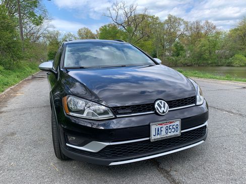 Used 2017 Volkswagen Golf Alltrack SE AWD/4WD image 8