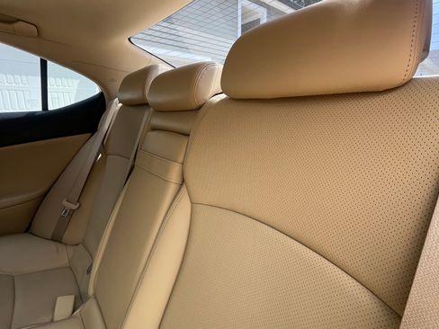 Used 2007 Lexus IS 350 w/ Luxury Plus Pkg RWD image 19