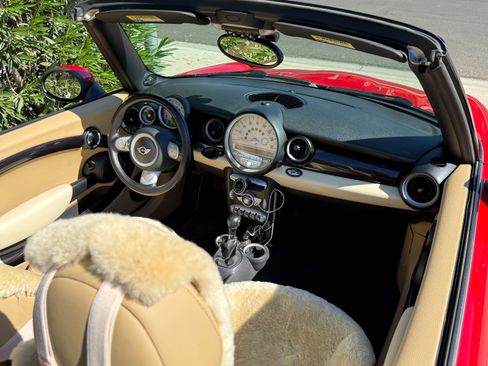 Used 2010 MINI Cooper Convertible FWD image 11