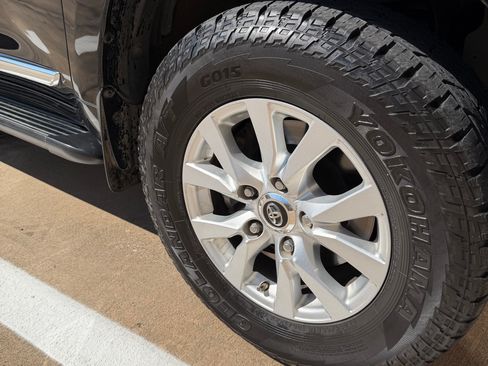 Used 2016 Toyota Land Cruiser image 23