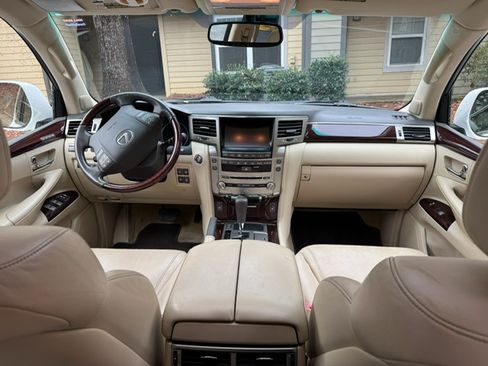 Used 2014 Lexus LX 570 4WD image 27
