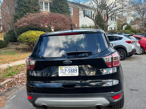 Used 2017 Ford Escape SE image 9