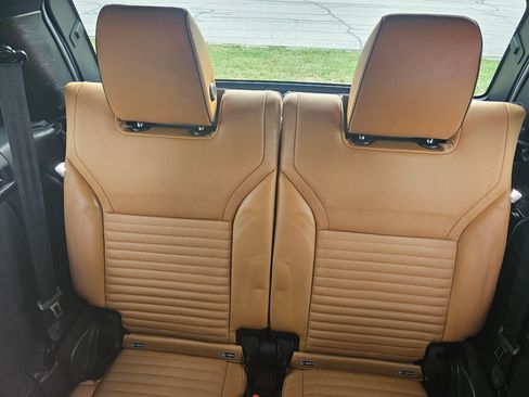 Used 2018 Land Rover Discovery HSE image 19