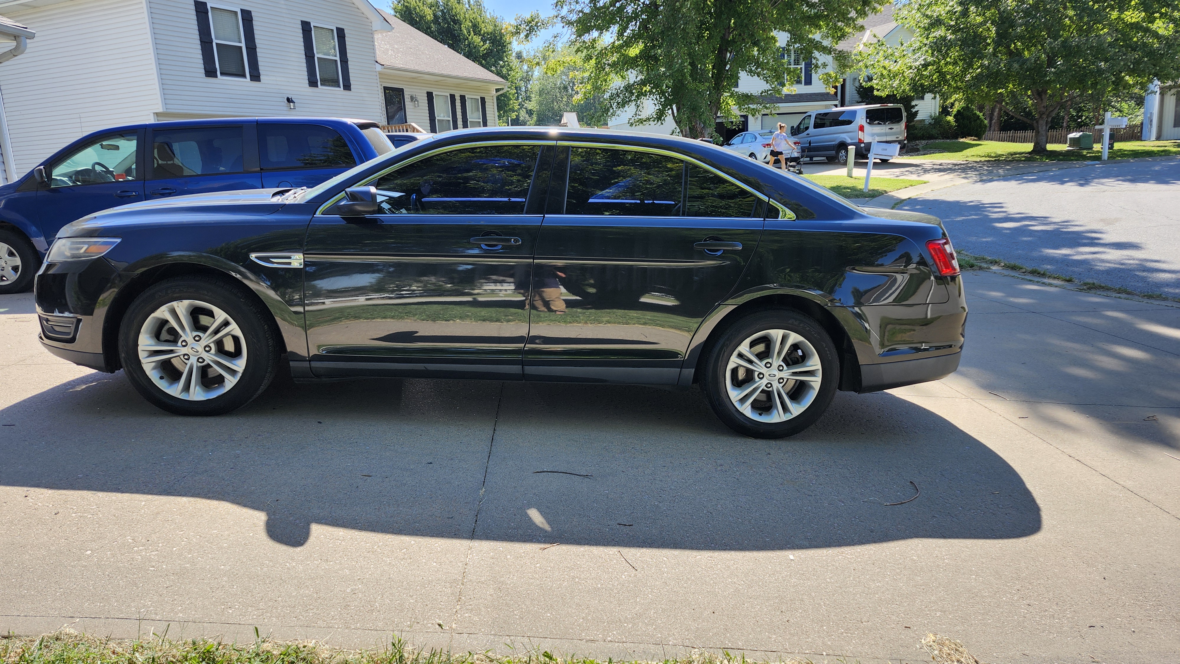 Used 2014 Ford Taurus SEL FWD image 5