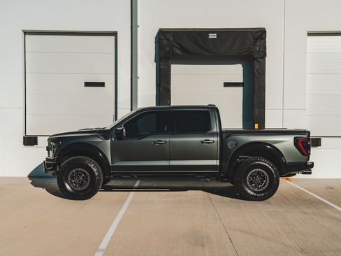 Used 2022 Ford F150 Raptor image 2