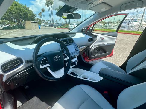 Used 2016 Toyota Prius Three Touring FWD image 16