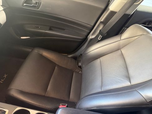 Used 2017 Acura ILX image 9