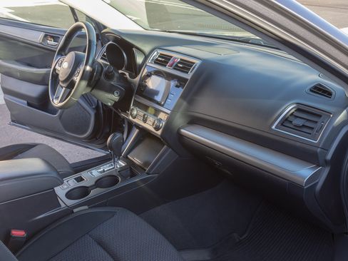 Used 2017 Subaru Outback 2.5i Premium image 14