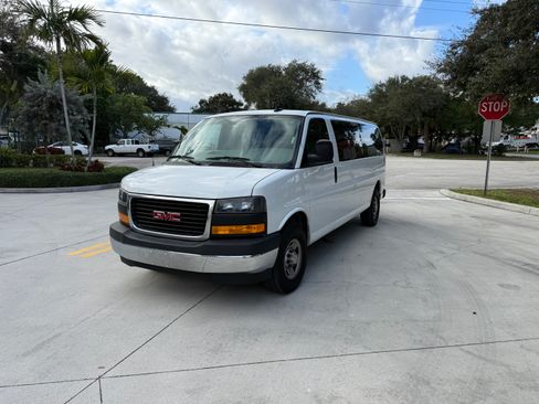 Used 2023 GMC Savana 3500 LS w/ Chrome Appearance Package image 2