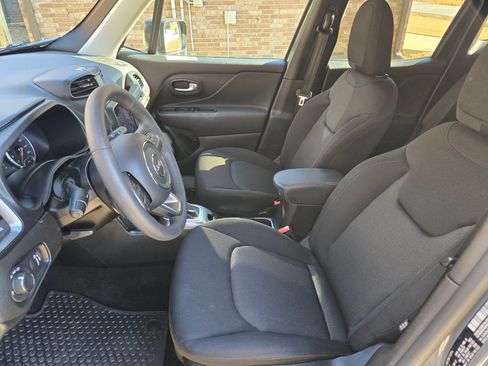 Used 2022 Jeep Renegade Sport w/ Sport Appearance Group image 8