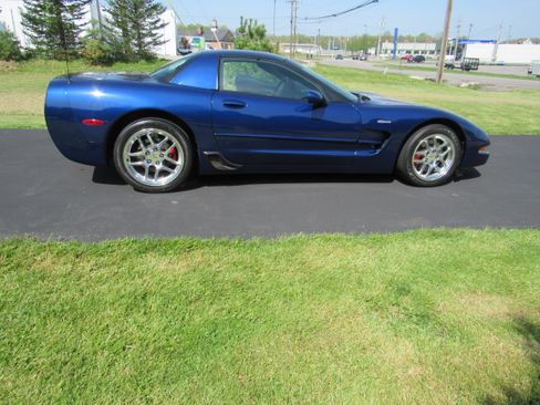 Used 2004 Chevrolet Corvette Z06 w/ Z06 Preferred Equipment Group RWD image 2