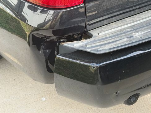 Used 2013 Chevrolet Avalanche LTZ image 16