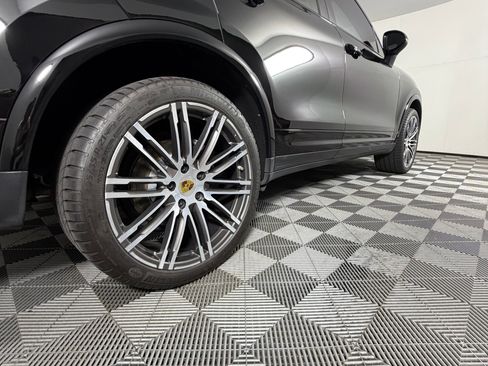 Used 2017 Porsche Cayenne AWD/4WD image 14