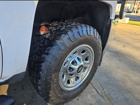 Used 2019 Chevrolet Silverado 2500 LT w/ Z71 Package, Off-Road image 11