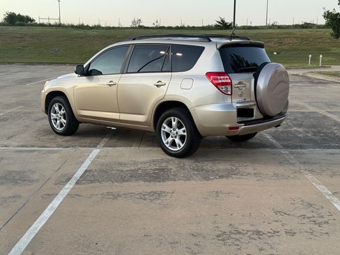 Used 2012 Toyota RAV4 FWD image 4