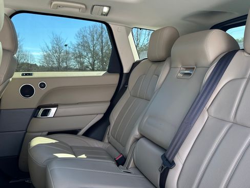 Used 2017 Land Rover Range Rover Sport HSE image 16