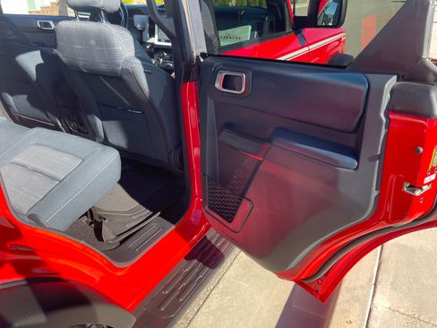 Used 2024 Ford Bronco Heritage Edition image 11