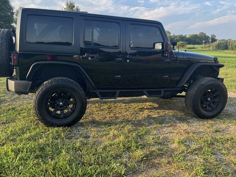 Used 2015 Jeep Wrangler Unlimited Rubicon AWD/4WD image 10