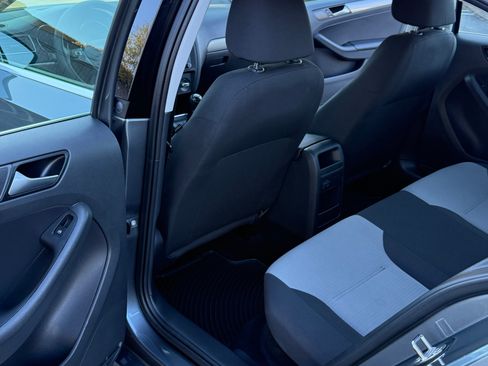 Used 2017 Volkswagen Jetta S image 16