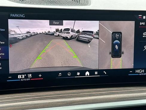 Used 2025 BMW X5 xDrive40i w/ Parking Assistance Package image 17