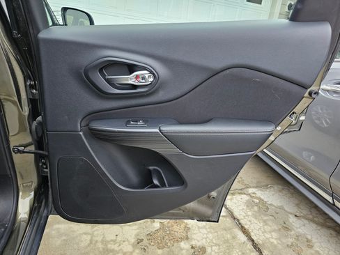 Used 2016 Jeep Cherokee Sport w/ Cold Weather Group image 27