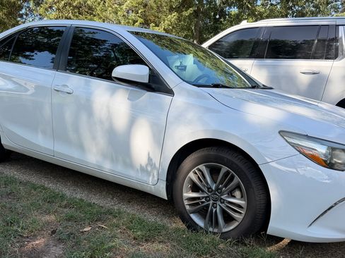 Used 2016 Toyota Camry SE FWD image 2