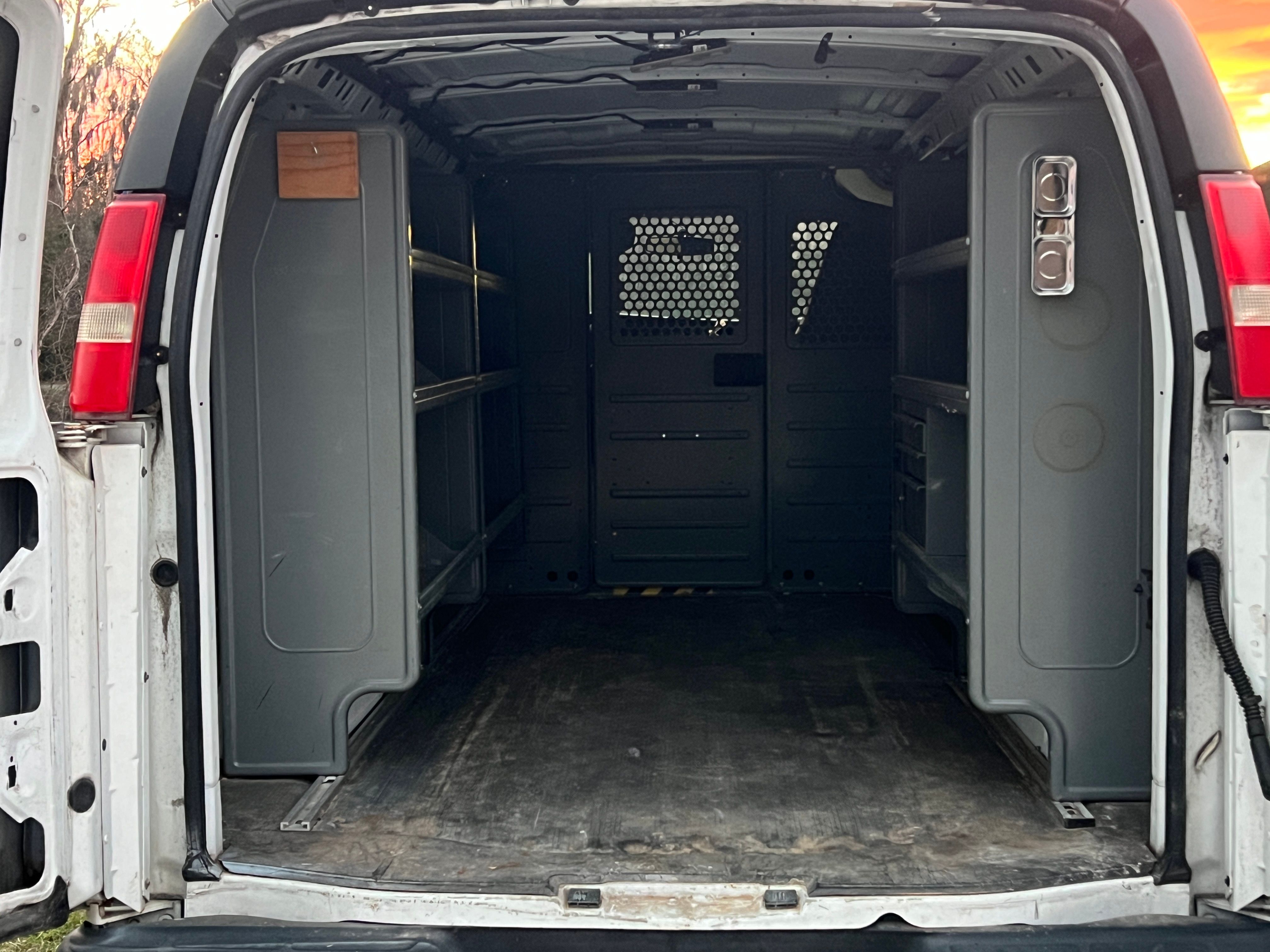Used 2016 Chevrolet Express 2500 RWD image 8