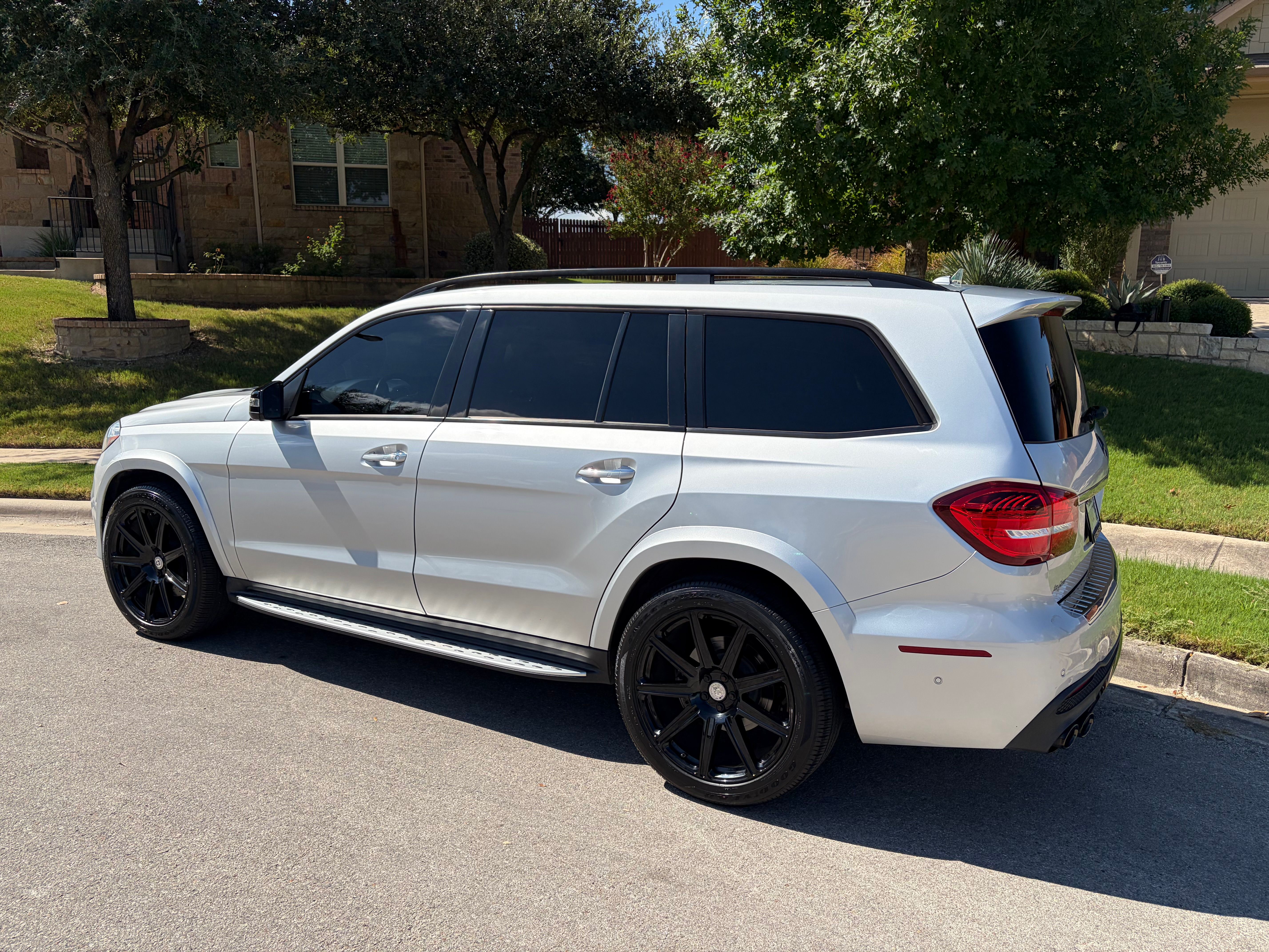 Used 2017 Mercedes-Benz GLS 550 4MATIC image 4