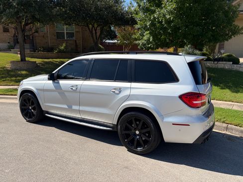 Used 2017 Mercedes-Benz GLS 550 4MATIC image 4