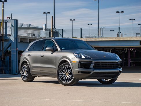 Used 2020 Porsche Cayenne Sport Utility 4D image 4