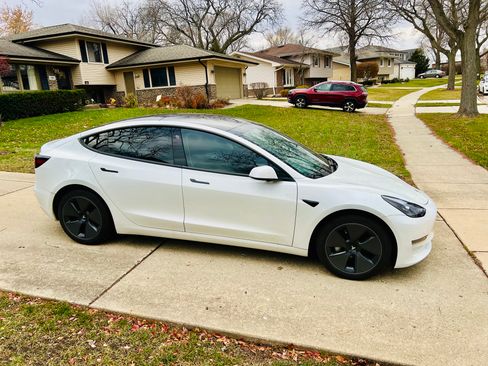 Used 2023 Tesla Model 3 Standard Range image 8