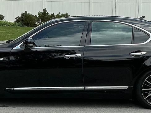 Used 2013 Lexus LS 460 w/ F-Sport Pkg RWD image 4