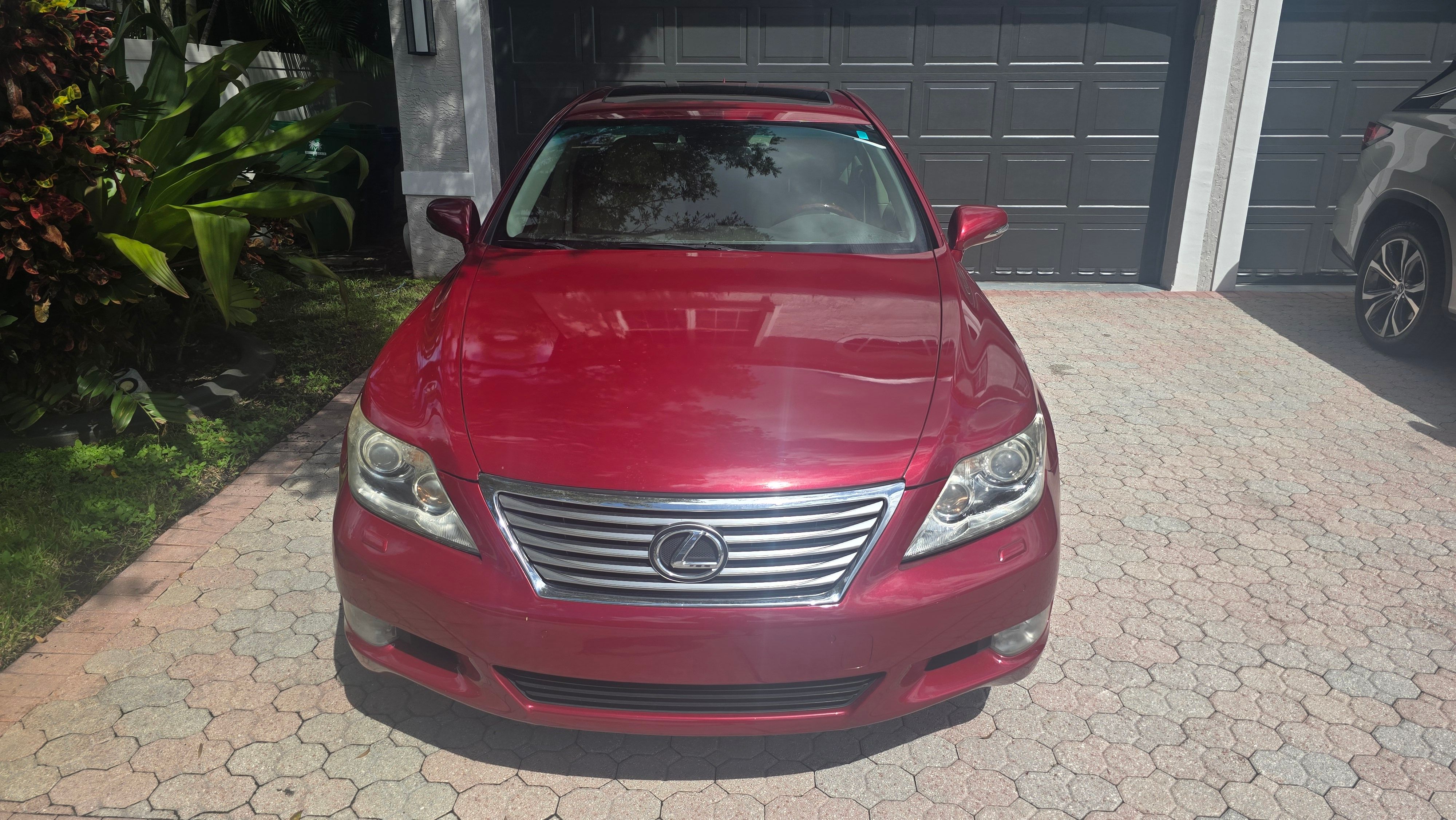 Used 2010 Lexus LS 460 RWD image 2