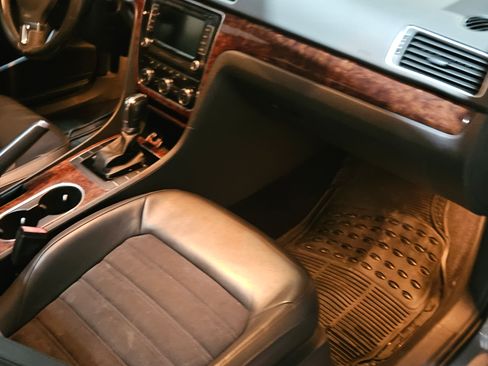 Used 2013 Volkswagen Passat TDI SEL Premium image 15