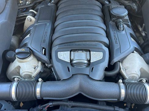 Used 2013 Porsche Cayenne S image 16