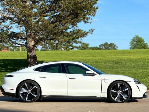 Used 2020 Porsche Taycan 4S image 22