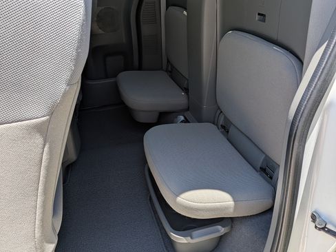 Used 2019 Nissan Frontier S image 10