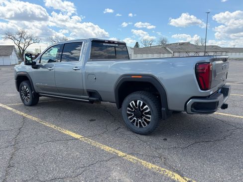 Used 2024 GMC Sierra 3500 Denali Ultimate AWD/4WD image 9