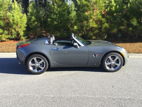 Used 2008 Pontiac Solstice GXP w/ Premium Package RWD image 2