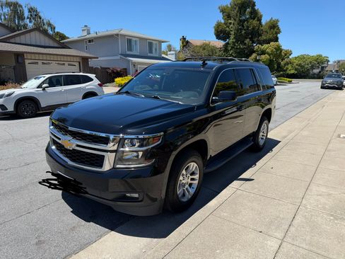 Used 2017 Chevrolet Tahoe LT w/ Luxury Package AWD/4WD image 4