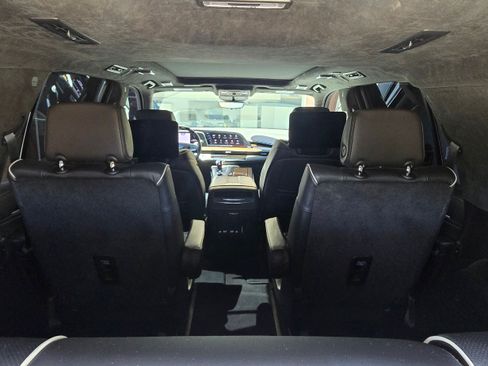 Used 2023 Cadillac Escalade Sport Platinum w/ LPO, ONYX Package image 17