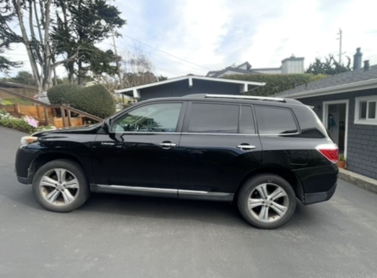 Used 2011 Toyota Highlander Limited w/ Tow Pkg AWD/4WD image 4