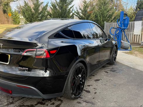 Used 2023 Tesla Model Y Performance image 23