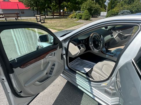 Used 2010 Cadillac CTS Luxury RWD image 15
