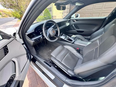 Used 2021 Porsche 911 Carrera image 6