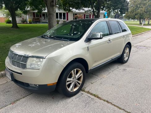 Used 2010 Lincoln MKX 2WD image 2