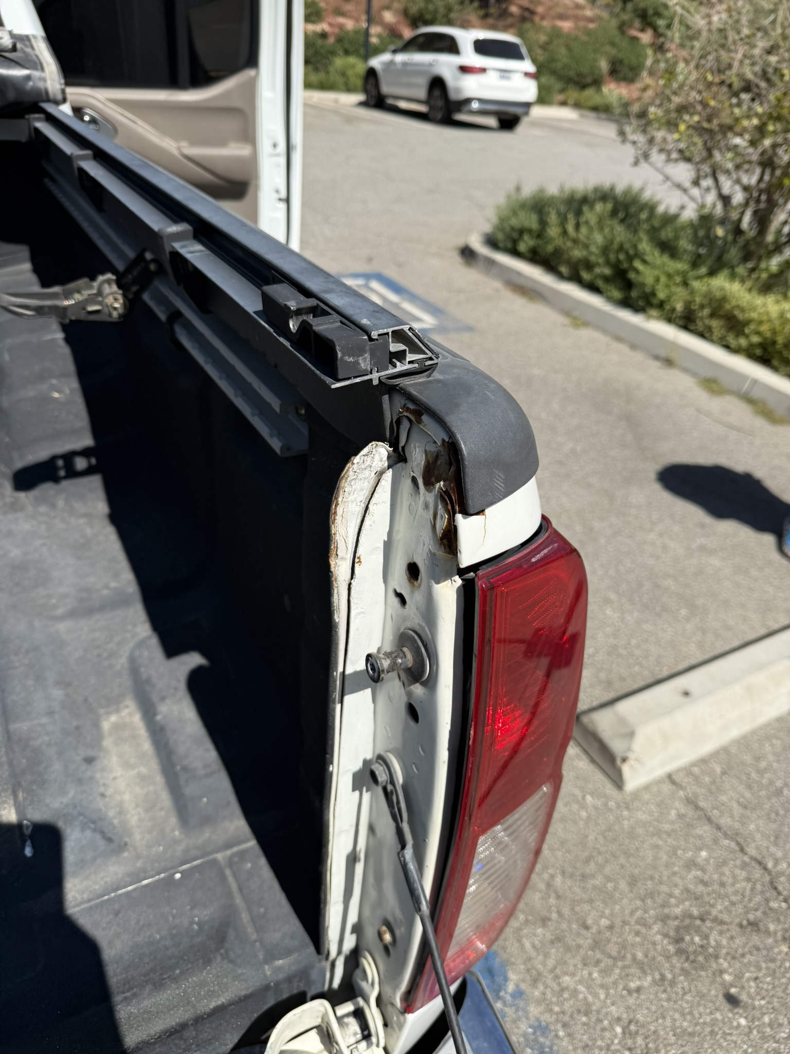 Used 2017 Nissan Frontier SL w/ Moonroof Package RWD image 17